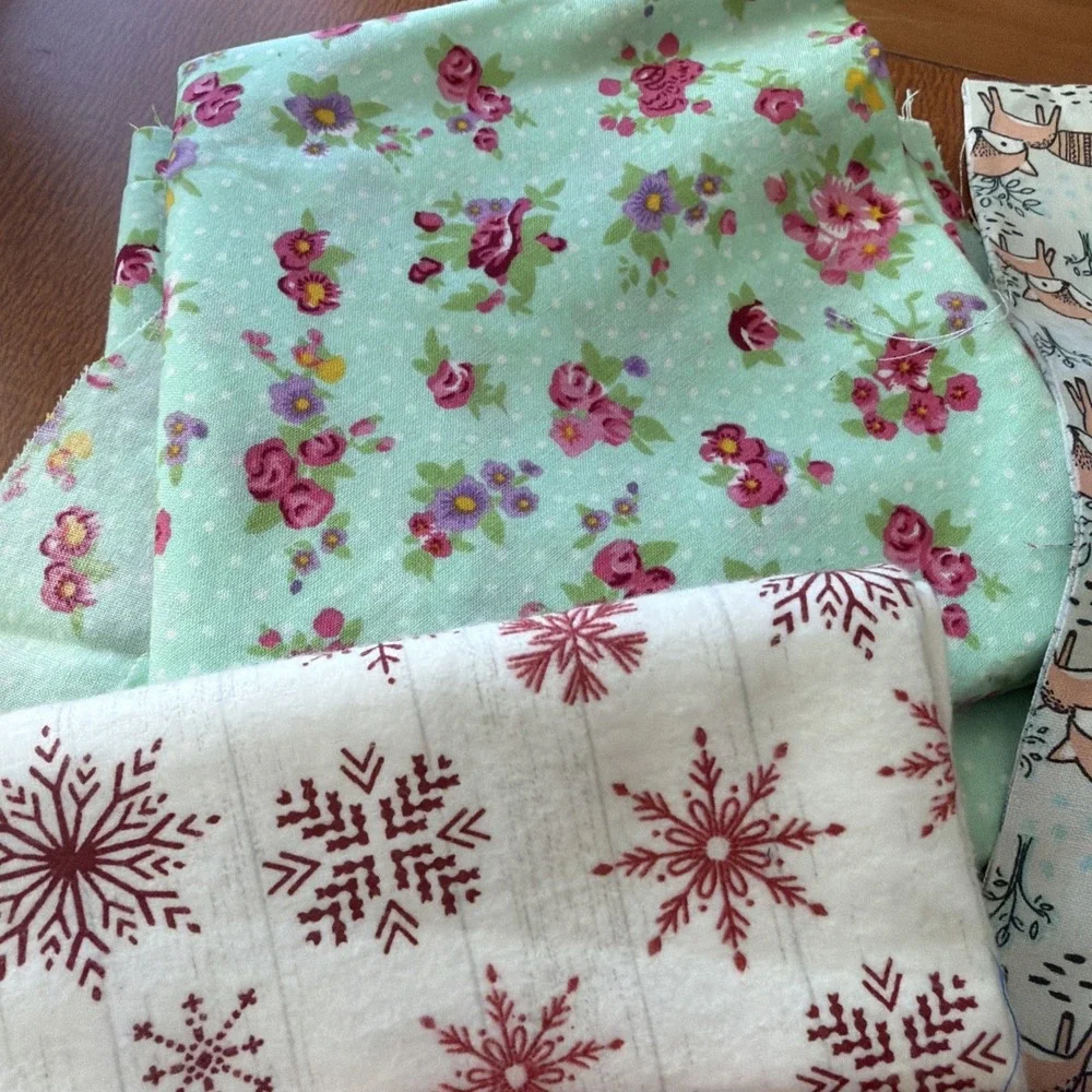 Fabric Squares & Remnants Mixed Lot‎